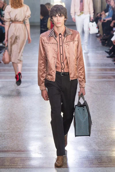 Look 34